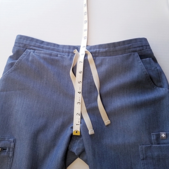 🌸 FIGS | Cargo Pocket Scrub size XS - Picture 3 of 9
